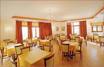 Hotel Alpen House & Arájova